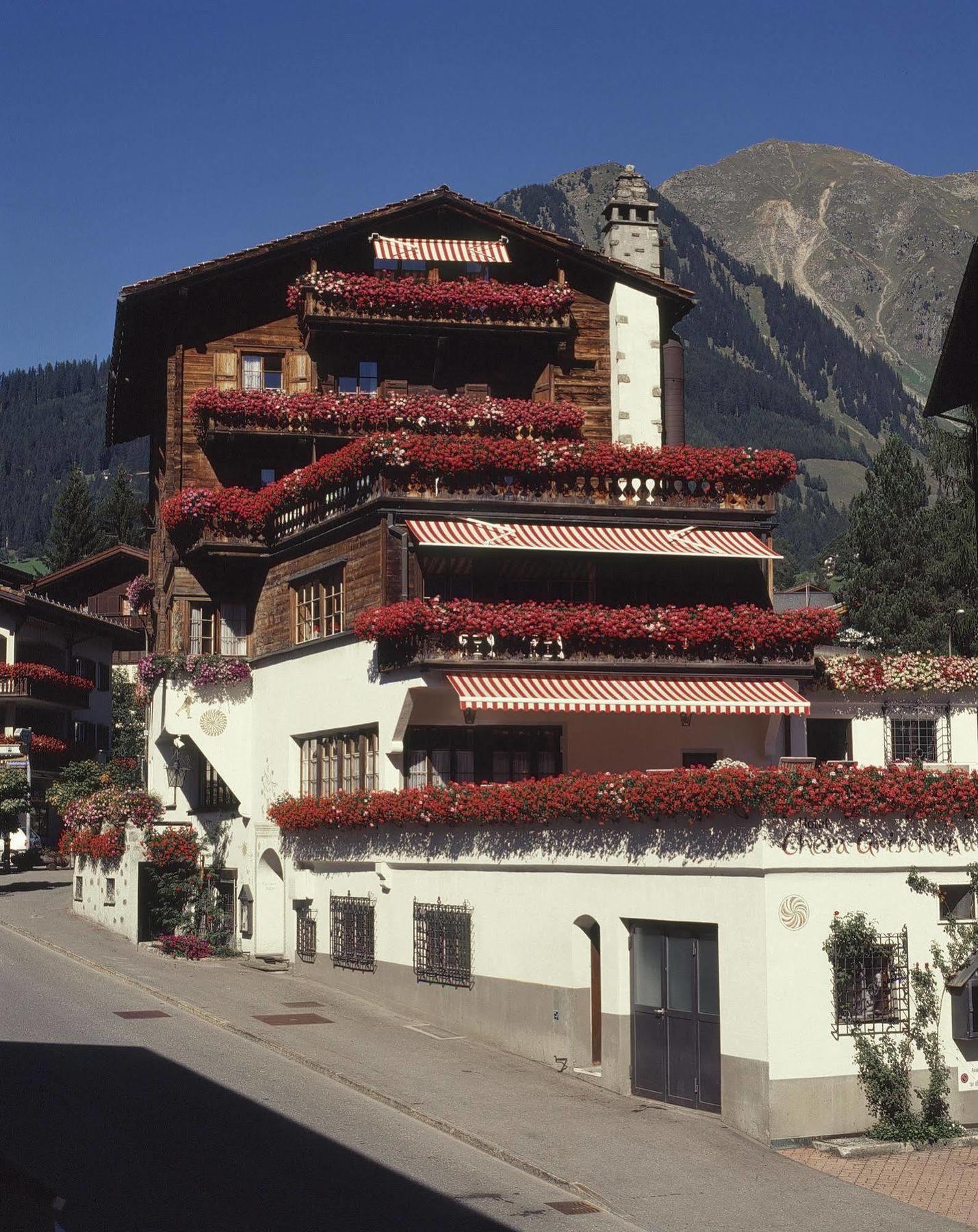 Hotel Chesa Grischuna Klosters Exteriör bild